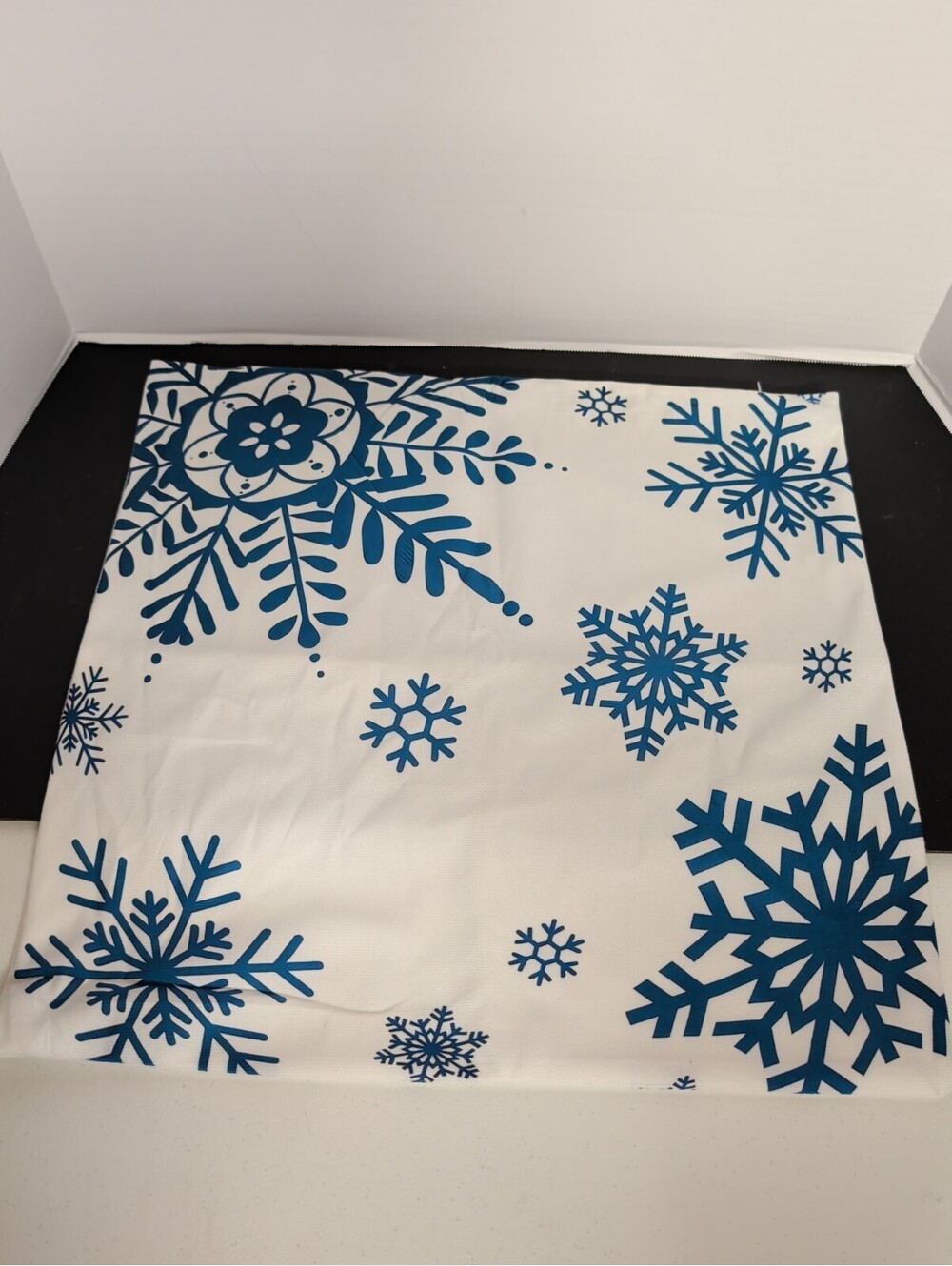 Set of 2 Blue Snowflake Mandala Pillow Covers 18x17 Winter Cushion Cases LN